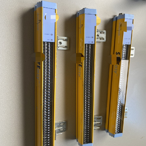 وحدة تحكم برمجة PLC طراز SE4 14-030-PP-E مع جهاز إرسال واستقبال - Product Image 1