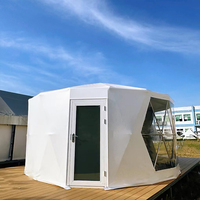 Tente de glamping de luxe en forme de dôme avec couverture en PVC, salle de bain privée, ignifuge et imperméable, confort de qualité hôtelière pour la vie en plein air