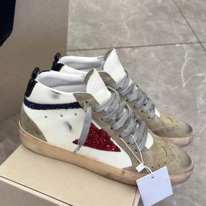 Sneakers décontractées de style rétro grunge de marque renommée, tendance pour hommes et femmes, avec options de personnalisation. - Product Image 2