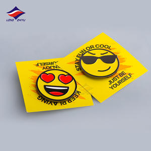 Longzhiyu 2021ホットセールカスタムソフトエナメルラペルピンバッキングカード付きかわいい面白い金属ラウンドスマイリーフェイスピンバッジ - Product Image 1