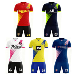 OEM Maßgefertigtes Großhandels-Fußballtrikot Hochwertige Fußbekleidung Angepasstes Schnelltrocknendes Shirt Herren Team Fußballbekleidung - Product Image 1