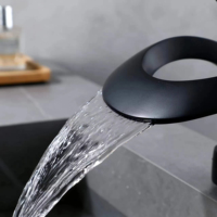 FSH OEM Luxuriöser Moderner Messing-Einhebel-Wasserfall-Waschtischarmatur mit Keramikventil, Warm-/Kaltwasser-Mischbatterie für Badezimmer-Waschtische