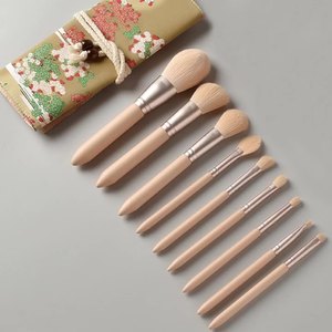 Ensemble de 9 pinceaux de maquillage à manche en bois, poils synthétiques, manche court, pinceaux de contour, de fond de teint et de visage, avec trousse de maquillage - Product Image 1