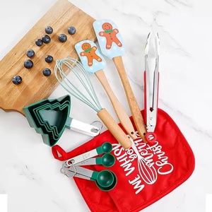 Juego de 13 espátulas para pastel de Navidad, de silicona ecológica con mango de madera, batidor de huevos, pinza para alimentos, utensilios para hornear masa, diseño de hombre de jengibre - Product Image 1