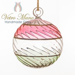 Colgando adornos de Navidad - Product Image 1