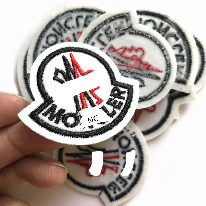 Оптовая продажа с логотипом на заказ, термопресс, саржа, войлочная ткань, нашивки с вышивкой из шенилла, для одежды с пуховым наполнителем