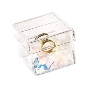 Kotak Cincin Akrilik Kristal Bening Mewah Wadah Pameran Hadiah Pengajuan Akrilik Pernikahan Tanpa Bunga Tempat Perhiasan Akrilik