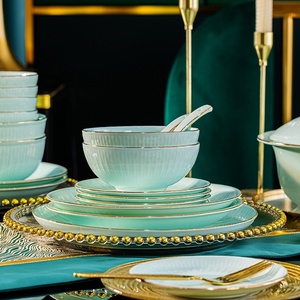 Ensemble de bols et d'assiettes en porcelaine fine de Jingdezhen, comprenant deux bols et deux paires de baguettes ; service de table avec - Product Image 3