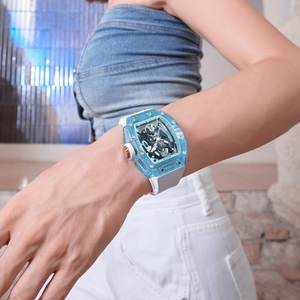 Reloj mecánico de gran tamaño de 42mm Construido con cristal mineral y atractivo de moda audaz - Product Image 6