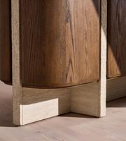 Buffet en chêne et travertin de style Mid-Century, armoire de rangement incurvée à 4 portes, meuble TV en bois massif pour villa, hôtel de charme