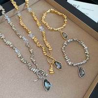 Ensemble collier et bracelet triangulaires en strass européens et américains, accessoires de mode