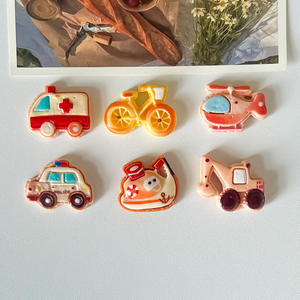 Dessin animé pelle bricolage résine artisanat crème caoutchouc accessoires réfrigérateur autocollant petit trou chaussures boucle bijoux matériel - Product Image 2