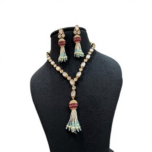 Magnifique collier en laiton plaqué or de qualité supérieure avec ensemble de boucles d'oreilles en moissanite pour femmes, collection pour mariage. - Product Image 2
