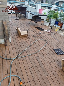 Los pisos de madera y plástico antienvejecimiento WPC más vendidos de Wayon son adecuados para balcones y piscinas. - Product Image 5
