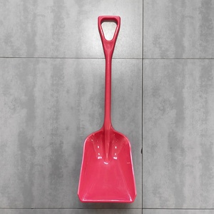 Pelle <span class=keywords><strong>à</strong></span> <span class=keywords><strong>neige</strong></span> carrée en plastique avec lame en PP, manche en bois dur, poignée en D de qualité industrielle, design moderne, pour l'agriculture et le jardinage - Product Image 3