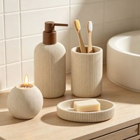 Ensemble d'accessoires de salle de bain de luxe en résine, quatre pièces : distributeur de savon liquide, porte-brosse à dents, porte-savon, porte-bougie pour lavabo