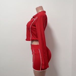 E5103-2026 Nuovi Arrivi Moda Slim Fit Top con Zip a Manica Lunga e Tasche per i Pollici + Pantaloncini Set 2 Pezzi per Donna - Product Image 4