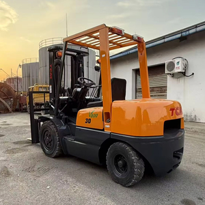Montacargas Usado Diésel Japonés TCM de 3 Toneladas FD30 FD50 FD70 con Tres Mástiles y Desplazamiento Lateral, Longitud de Horquilla de 1220 mm, 6 Meses de Garantía - Product Image 1
