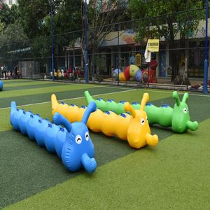 Jeu <span class=keywords><strong>de</strong></span> team building gonflable 6 places en forme <span class=keywords><strong>de</strong></span> château, avec tube <span class=keywords><strong>de</strong></span> course animalier en forme <span class=keywords><strong>de</strong></span> <span class=keywords><strong>ver</strong></span> - Product Image 3