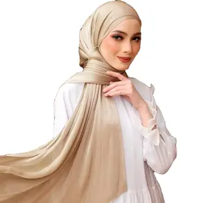 Hot bán đồng bằng tudung Shimmery mịn Crinkle voan hijab Malaysia phụ nữ xếp li long lanh ánh sáng lung linh voan Hijabs Khăn choàng lụa