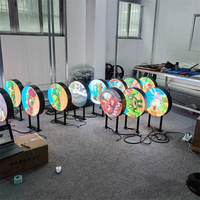 Fabricant d'écrans LED, écran LED créatif, boîte lumineuse, panneau circulaire, logo, texte, vidéo pour la publicité d'entreprise