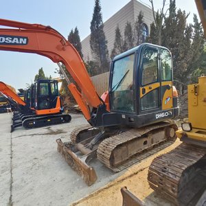 รถขุดขนาดเล็ก Doosan DH60-7 มือสองคุณภาพดีราคาถูกจากเกาหลี พร้อมมอเตอร์และเกียร์ ขาย - Product Image 4