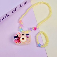 Collier de projection en plastique écologique pour enfants, bijoux perlés, pendentif caméra dessin animé mignon, jouet lumineux pour petites filles