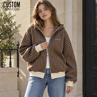 Blouson bomber à capuche pour femme avec imprimé rayé, broderie, appliqué, patchwork, surpiqûres, fermeture éclair intégrale, poignets et ourlet côtelés, poches plaquées