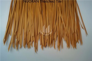 Longue durée de vie des prix compétitifs feuille de palmier <span class=keywords><strong>en</strong></span> <span class=keywords><strong>plastique</strong></span> respectueux de l'environnement/polyéthylène <span class=keywords><strong>fausse</strong></span> feuille de couverture de chaume - Product Image 5
