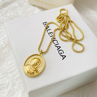 Collier religieux Vierge Marie Pendentif croix catholique Bijoux non ternis Collier en acier inoxydable plaqué or 18 carats pour femmes