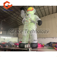 Astronaute gonflable avec modèle de planète Spaceman gonflable géant Décoration de ballon de planètes du système solaire gonflable