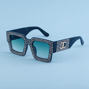 Gafas de Sol de Gran Tamaño Estilo Europeo Americano, UV400, para Mujer, Cuadradas, con Incrustaciones de Diamantes, para Fiestas y Atuendos de Moda - Product Image 2