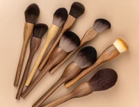 Ensemble de pinceaux de maquillage de luxe vegan professionnel personnalisé Kit de maquillage cosmétique de marque privée avec manche en bois de haute qualité