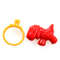 Jouets en plastique miniatures amusants et bon marché en forme d'animaux dinosaures en gros dans un œuf surprise pour enfants