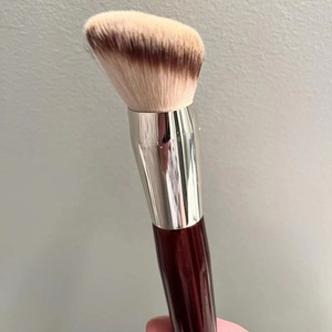 Pinceau de maquillage pour fond de teint à face inclinée avec manche en bois naturel, pinceau de fond de teint liquide crème de grande taille - Product Image 4