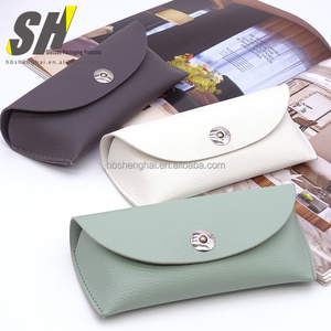 Estuche de Gafas de Sol Portátil para Mujer, Diseño Cuadrado, Color Negro, Material de Terciopelo PU, Cierre con Botón - Product Image 5