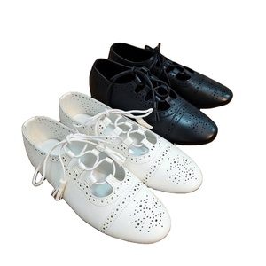 Chaussures plates Mary Jane en cuir véritable à bout pointu, à lacets, respirantes, pour femmes, blanches et noires, avec design à bride en T - Product Image 1