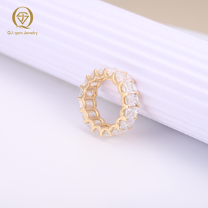 Diamante Cultivado en Laboratorio con Corte Esmeralda, Certificado IGI, Color D, Claridad VVS, Diseño de Diamantes Completos de Lujo, Oro de 18K, Personalizado para Regalo - Product Image 4