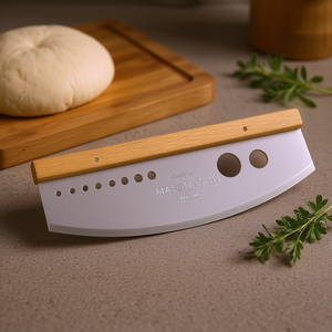 Cortador de Pizza Mason Cash 1 con Cubierta Protectora para Almacenamiento y Uso Seguros - Product Image 3