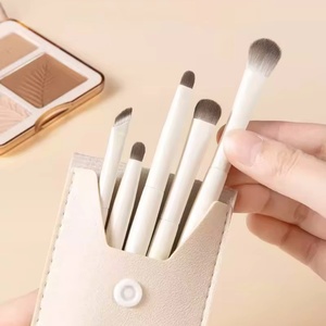 Juego <span class=keywords><strong>de</strong></span> 5 brochas suaves <span class=keywords><strong>para</strong></span> maquillaje <span class=keywords><strong>de</strong></span> <span class=keywords><strong>ojos</strong></span>, <span class=keywords><strong>para</strong></span> principiantes, <span class=keywords><strong>para</strong></span> <span class=keywords><strong>difuminar</strong></span> sombras, <span class=keywords><strong>para</strong></span> detalles <span class=keywords><strong>de</strong></span> delineado <span class=keywords><strong>de</strong></span> <span class=keywords><strong>ojos</strong></span> tipo 'Lying Silkworm' y <span class=keywords><strong>para</strong></span> detalles <span class=keywords><strong>de</strong></span> delineado <span class=keywords><strong>de</strong></span> <span class=keywords><strong>ojos</strong></span> tipo 'Blade'. - Product Image 5