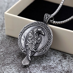 Colgante Unisex de Acero Inoxidable Vintage, Collar Vikingo con Diseño de Cuervo de Doble Cara, Amuleto con Diseño Geométrico Asimétrico, Joyería de Regalo - Product Image 2