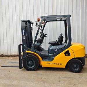 Montacargas Diésel Komatsu FD20 de 2 y 3 Toneladas con Desplazador Lateral Hidráulico y Neumáticos Sólidos, la Mejor Relación Calidad-Precio - Product Image 2