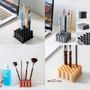 ที่ใส่ปากกาแบบตั้งโต๊ะ 32 ช่อง สำหรับจัดเก็บอุปกรณ์สำนักงานและเครื่องสำอาง รูปทรงสี่เหลี่ยมผืนผ้า สีขาวและสีดำ - Product Image 1