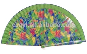 Éventail pliant en bois personnalisé, peint à la main, style art populaire espagnol, pour événements promotionnels - Product Image 3