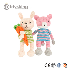 Fatto a mano coccolone Amigurumi coppia giocattoli coniglio con carota e orsetto in vendita come i migliori regali per san valentino - Product Image 1
