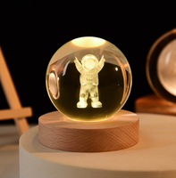 Estilo moderno para lámpara de luna de astronauta, Base de pantalla LED de cubo de madera al por mayor con bola de cristal, esfera De Luna Iget para mesa de decoración