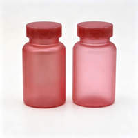 Flacon rond en PET rose givré personnalisé de 100 ml pour médicaments et capsules, avec étiquette sérigraphiée et bouchon à vis