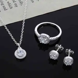 Vendita calda di accessori di nozze di cristallo lucido collana di zirconia orecchino set di gioielli per le donne