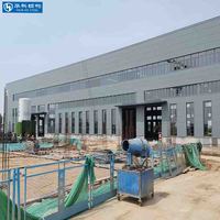 Atelier préfabriqué en structure métallique pour élevage avicole et abri pour bétail en milieu urbain/rural avec panneaux sandwich en acier durables
