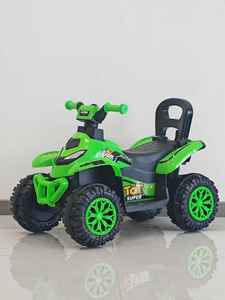 سيارة أطفال كهربائية 2025 مع مقبض دفع ومظلة، سيارة شعبية للأطفال من سن 1 إلى <span class=keywords><strong>3</strong></span> سنوات مع تحكم يدوي ودواسات - Product Image 1